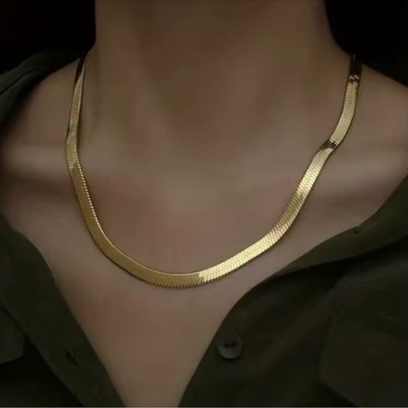 Anthropologie Snake Chain 18k Gold Plated Stainless Steel Waterproof Necklace - Picture 4 of 7